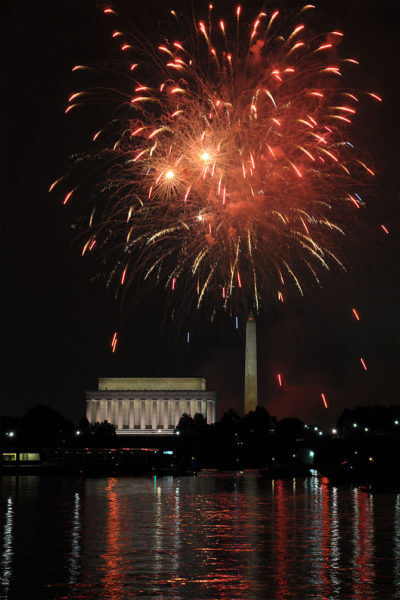 English: fireworks seen across the at Washington, D.C., USA. (Photo credit: Wikipedia)