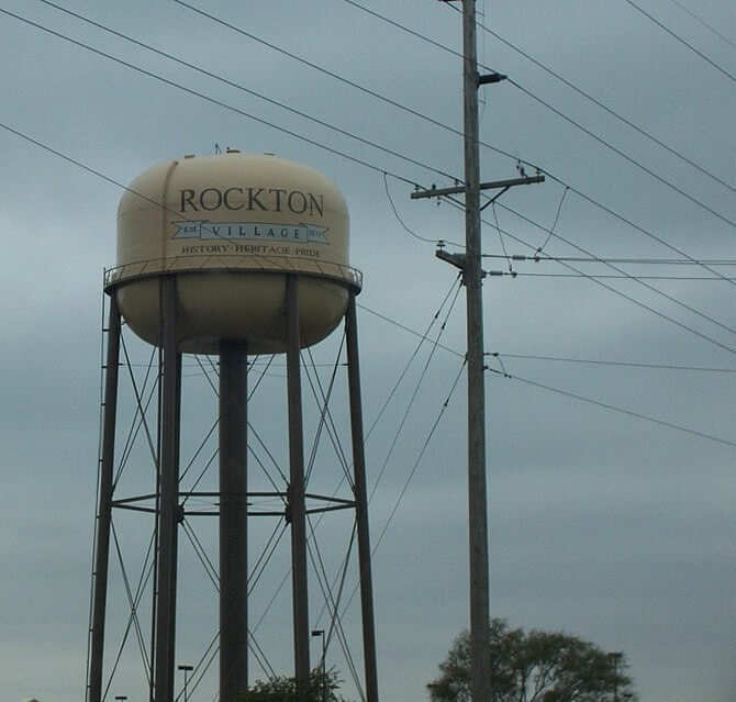 English: The water tower for Rockton, Illinois...