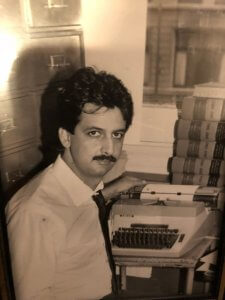 Ray Hanania covering Chicago City Hall for the Chicago Sun-Times, 1985-1992. This photo was taken in 1989
