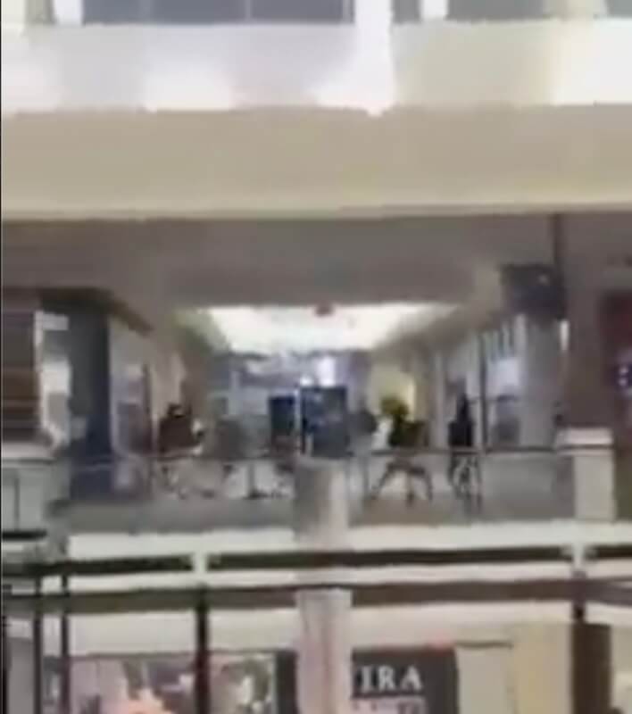 Están familiarizados Un pan A través de Facebook censors video of fight at Orland Park Mall - Suburban Chicagoland