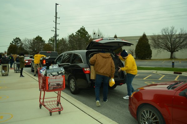 Orland Township volunteers load gifts into residents’ vehicles. Photo courtesy of Orland Township