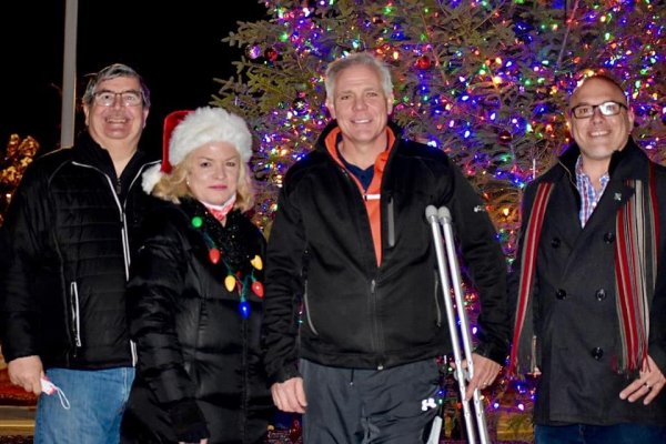 Orland Park Mayor Keith Pekau and his allies on the board not wearing face masks during the recent lighting of the Village Christmas Tree, Nov. 29, 2020. Photo courtesy of the Village of Orland Park Facebook Page.