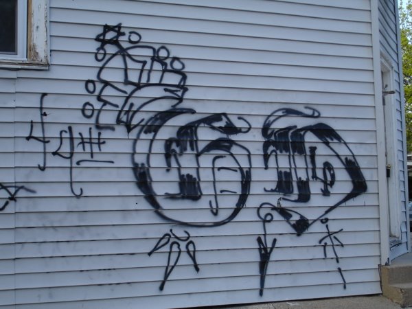 Street gang graffiti, Chicago. Courtesy Wikipedia Attribution-ShareAlike 4.0 International (CC BY-SA 4.0)