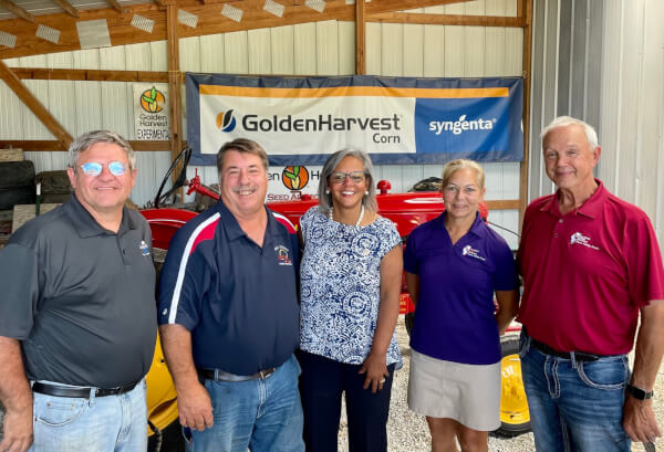 Rep. Robin Kelly (IL-02) Wednesday (August 10, 2022 visited Rick and Corey Johnson’s Farm in Monee, IL and held a ‘Barn Hall’ with farmers, growers and food security advocates from the Illinois Farm Bureau, Illinois Soybean Association, Greater Chicago Food Depository and the USDA Office of Rural Development.