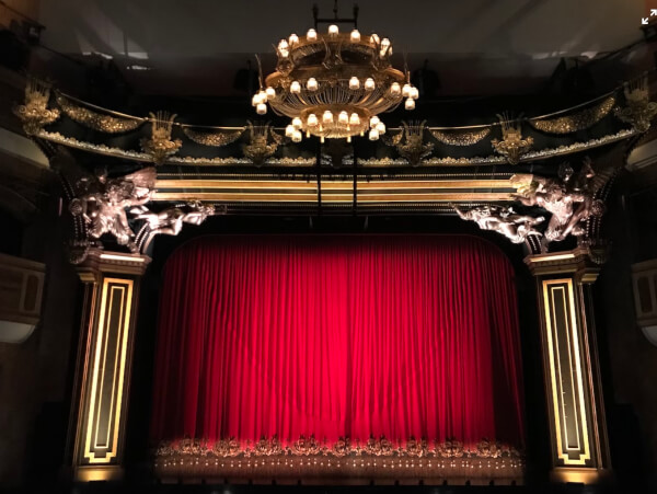Live Theater. Photo by Gwen King on Unsplash