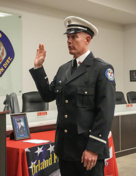 OFPD Commissioner Mohammed Jaber administers Oath to Eric Petravich