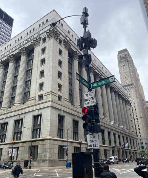 SW Corner Chicago City Hall building