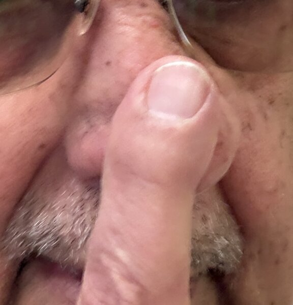 international sign of unsavory ties