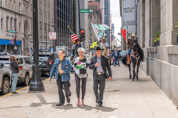 Maria Pappas leads Cinco de Mayo celebration in Chicago