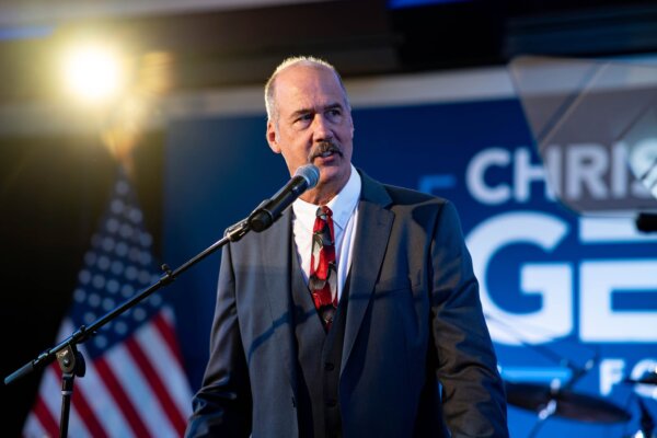 Nirvana co-founder and 3rd Party advocate Krist Novoselic rallies supporters behind Chris Getty for Congress in the 4th District.